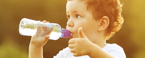 Crianças e adolescentes não estão bebendo a quantidade ideal de água 
