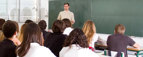 Dinheiro e pressão da escola causam ansiedade nos jovens 