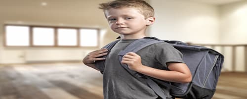 Ano letivo: mochilas pesadas prejudicam coluna de jovens estudantes 