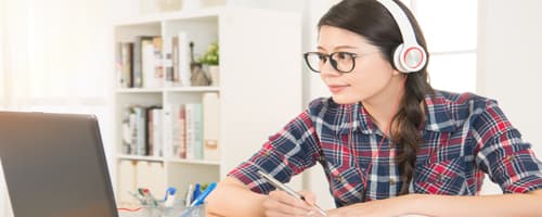 Bolsas de estudo serão ofertadas para profissionais de Língua Inglesa e de Língua Espanhola 