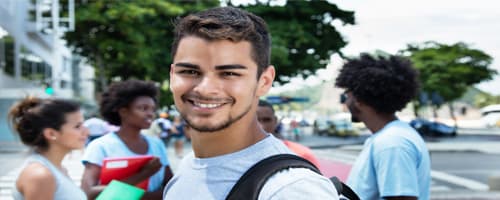 Adolescentes brasileiros estão felizes, de acordo com estudo recente 