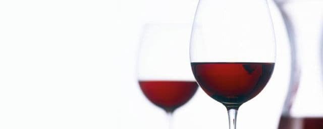 A RELAÇÃO ENTRE O VINHO E O CORAÇÃO