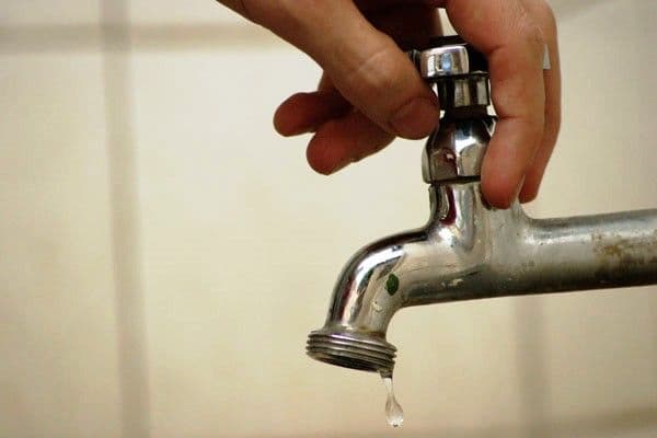 Pelo menos 37% da água tratada para consumo foi desperdiçada em 2013