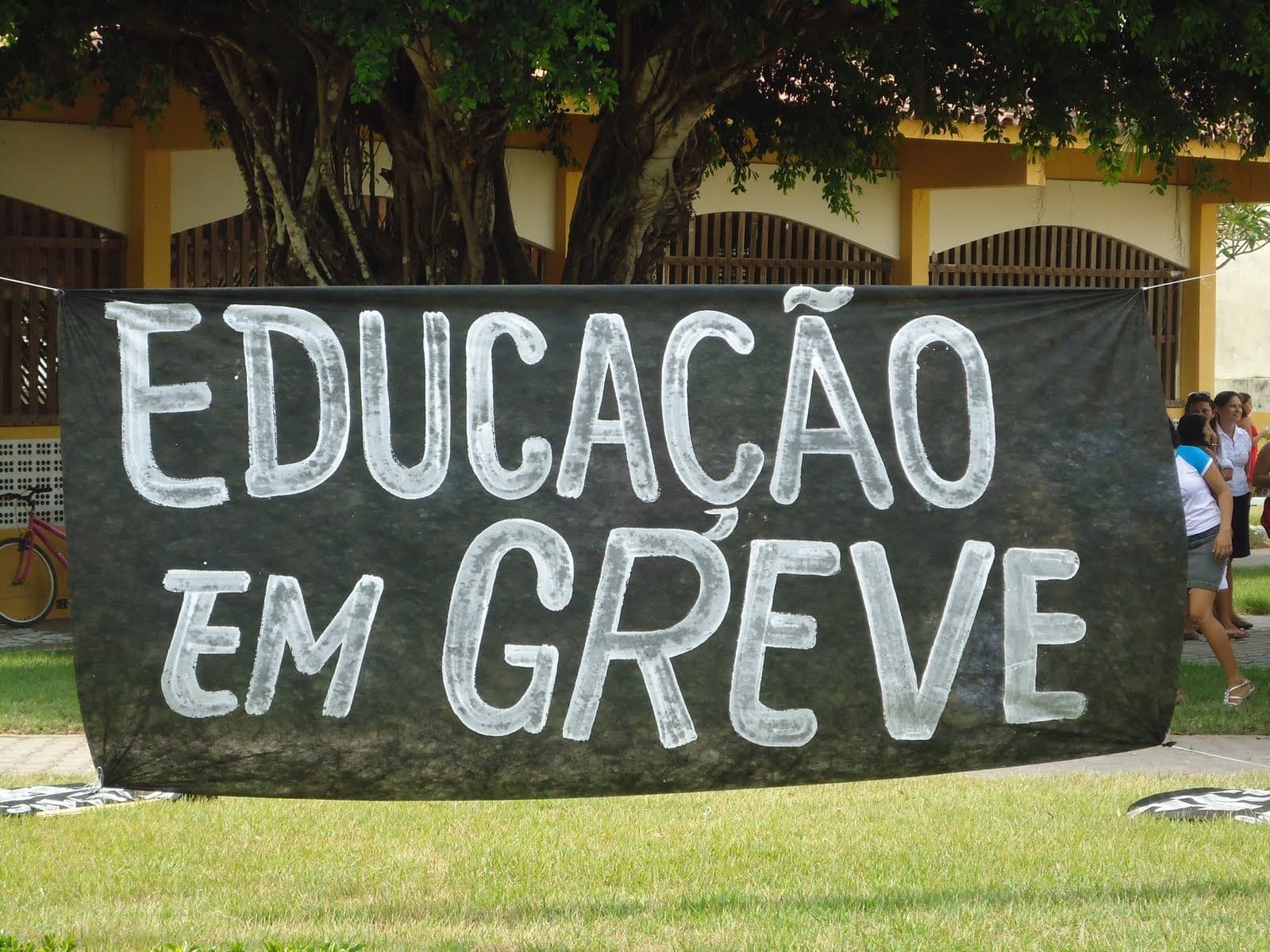 Professores continuam greve em São Paulo